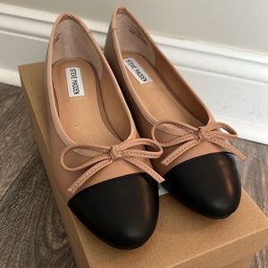 Steve Madden Ellison natural captoe flat 8.5 - brand new with box